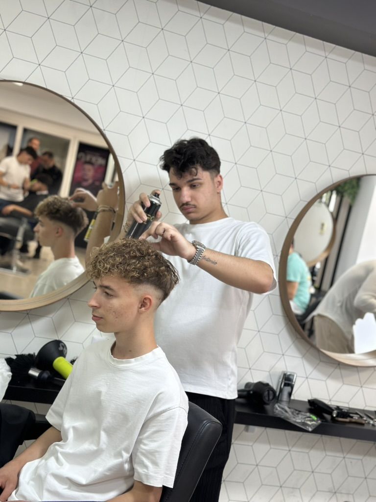 Tunsoare realizata de Milos Lorenzo